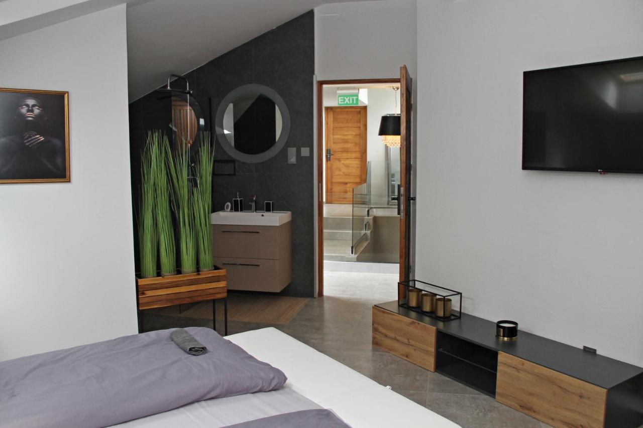 Player'S Pool&Rooms Vonyarcvashegy Buitenkant foto