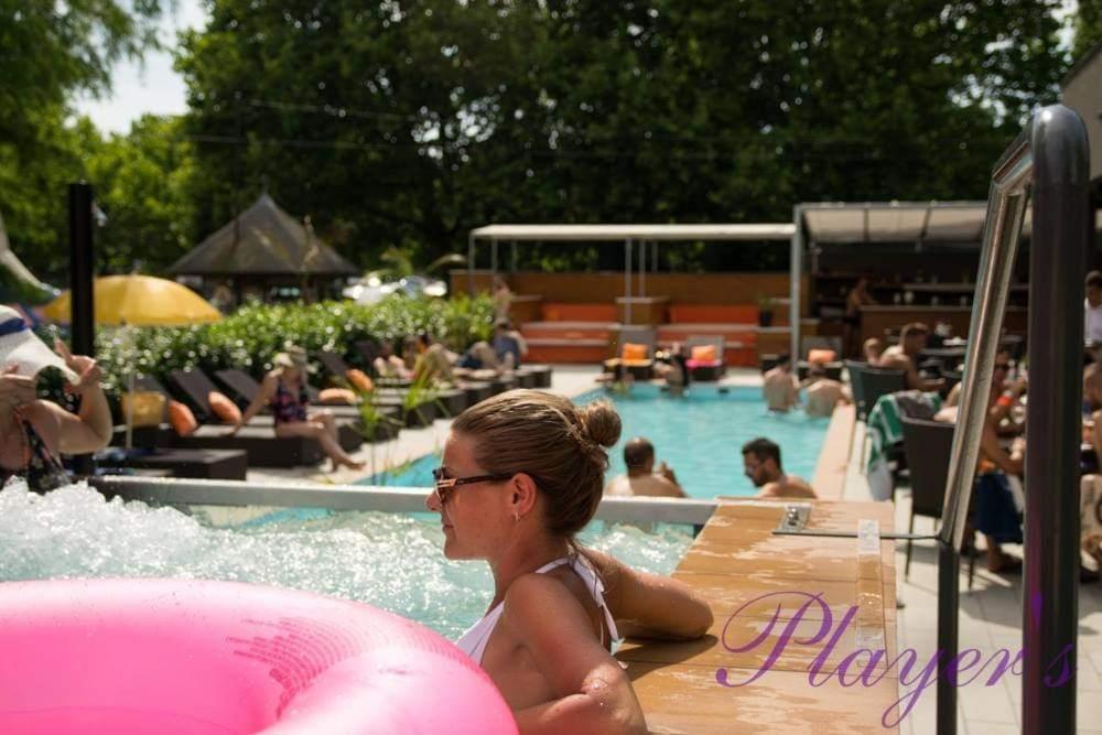 Player'S Pool&Rooms Vonyarcvashegy Buitenkant foto