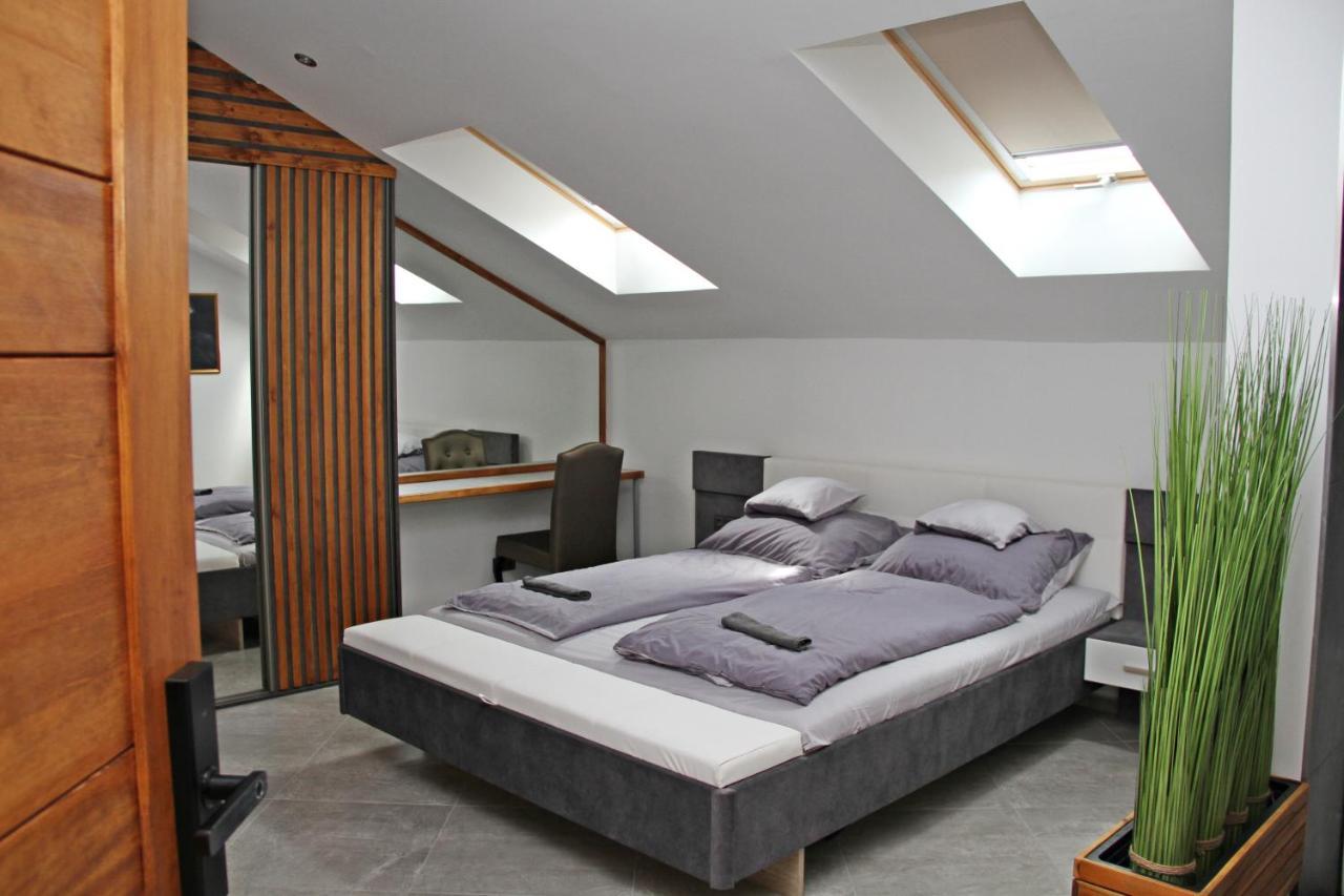 Player'S Pool&Rooms Vonyarcvashegy Buitenkant foto